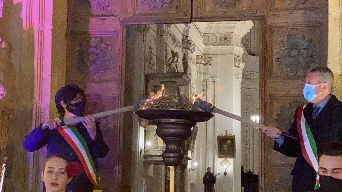 accensione del tripode della pace alla festa del mandorlo in fiore di naro 2021